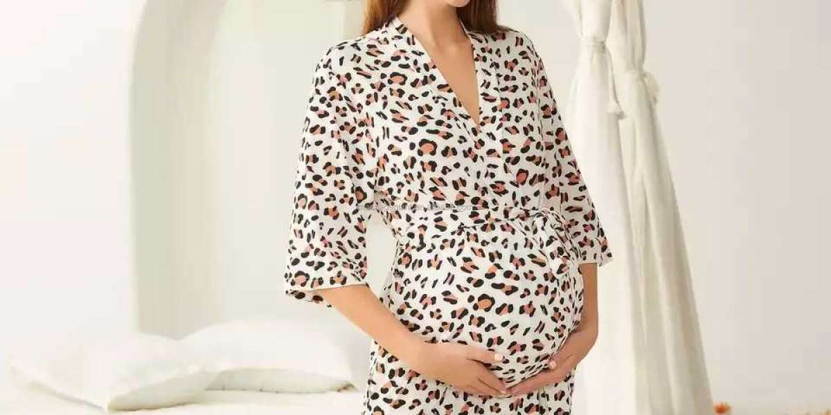 How to choose the right maternity robe?
